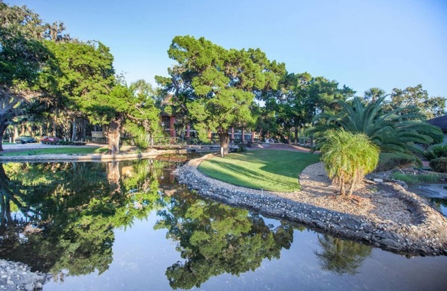 Family Getaway! Awesome Accommodation Close to Beverly Beach, w/Kitchen & Golf!