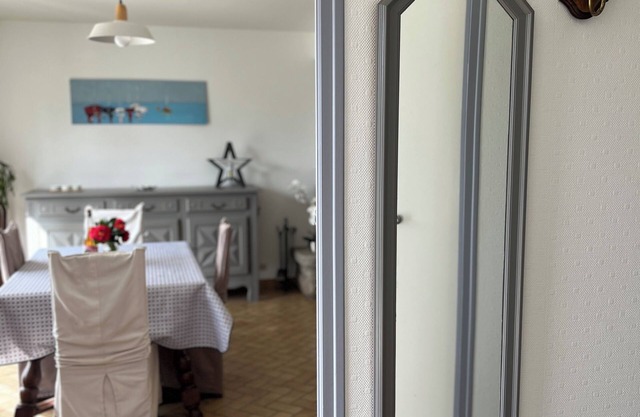 Family home on the banks of the Nantes-Brest canal