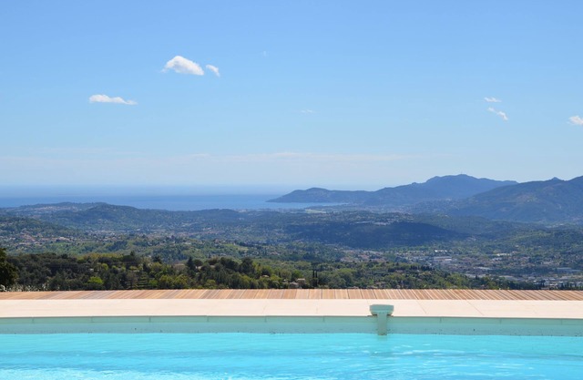 FAMILY HOLIDAY - EXCEPTIONAL VILLA - PANORAMIC VIEW - 30 mn from Nice