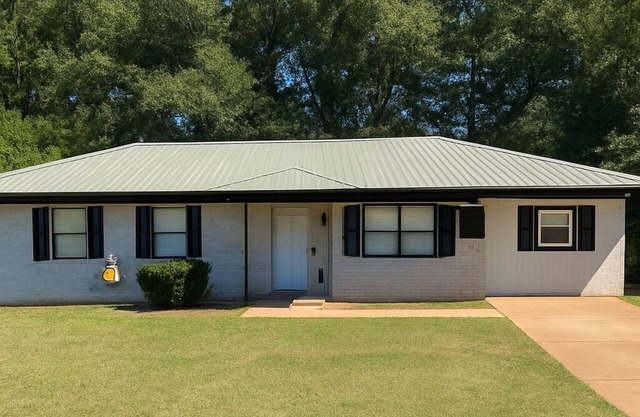 Family Home 5 min from Ft. Rucker