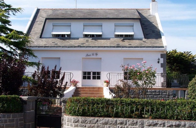 Family Home Close To The Beach (5 mn walk)