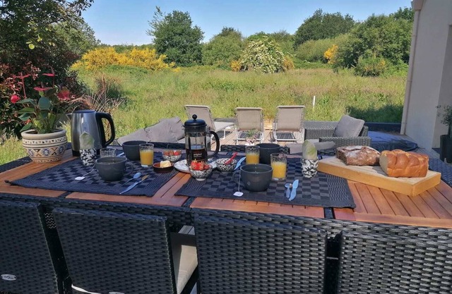 Family home near Vannes + year-round spa