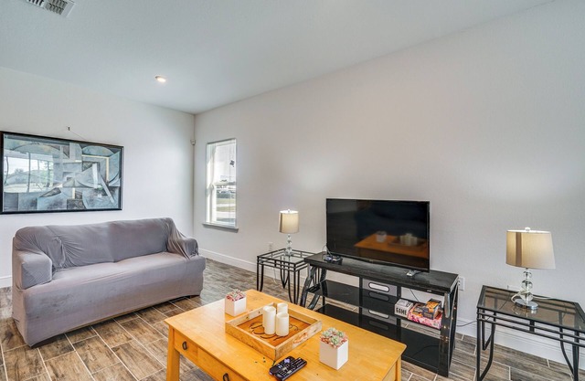 Family Home w/Lanai & Games in Punta Gorda!