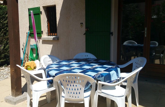 Family House 3 rooms Swimming pool Parking WIFI 2 kms Sea Villeneuve Loubet