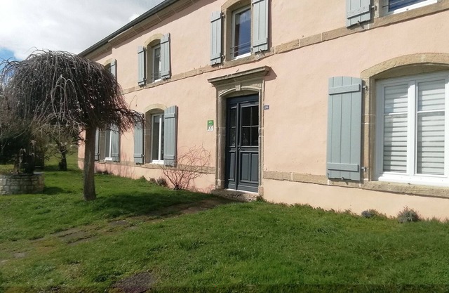 Family house 6 pers, Vosges valley, near Vittel, parking, garden