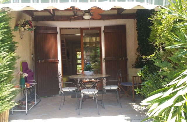 Family House 3 rooms Swimming pool Parking WIFI 2 kms Sea Villeneuve Loubet