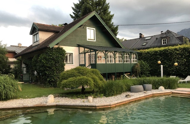 Family house incl. sauna garden & swimming pond