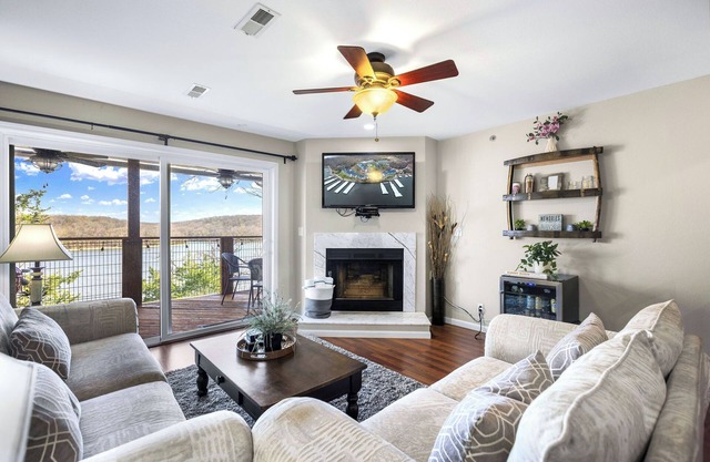 Family Lakefront Oasis – Picture Perfect Retreat!