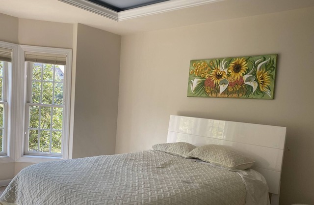 Family or group. Comfortable, modern house with garage, balcony, gym, pool.