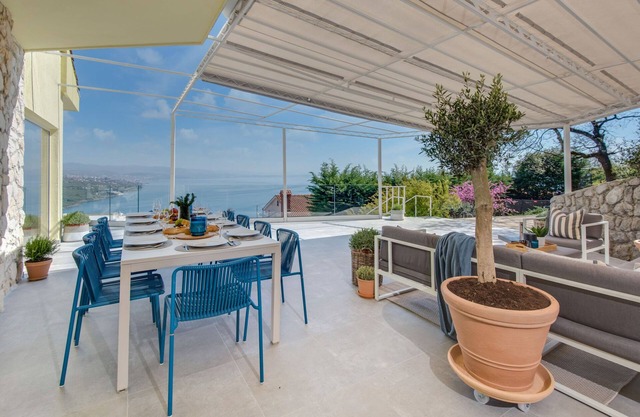 Family Paradise: Luxury Villa, Pool, Jacuzzi, Stunning Adriatic Sea Views