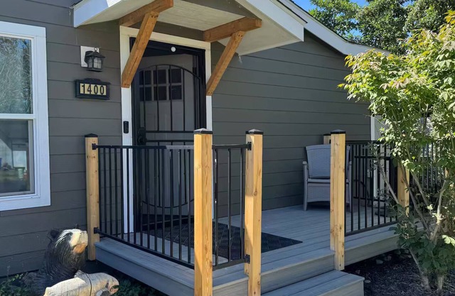 Family & Pet Friendly 3-bdrm house 15 min N of Spokane in Deer Park fenced yard