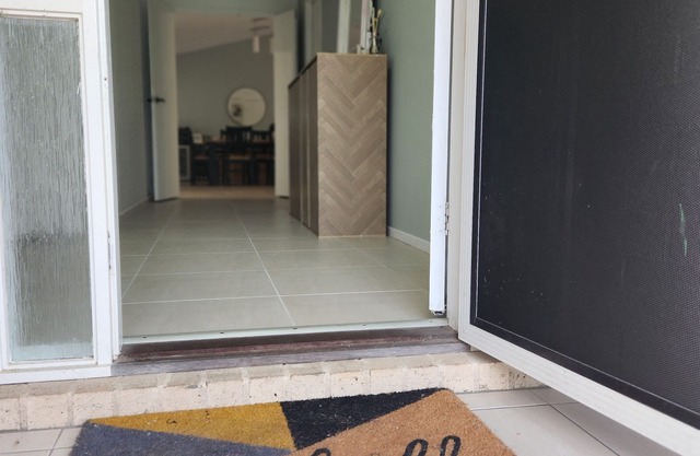 Family & Pet-Friendly, Large Home Surrounded by Ocean, Wine & Country