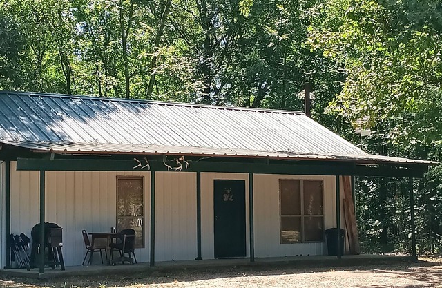 Family/pet-friendly, secluded lodge w/fishing!