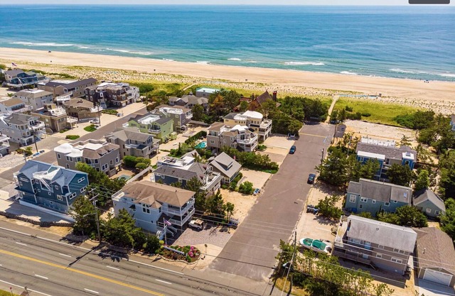 Family Rental; 4th from beach,