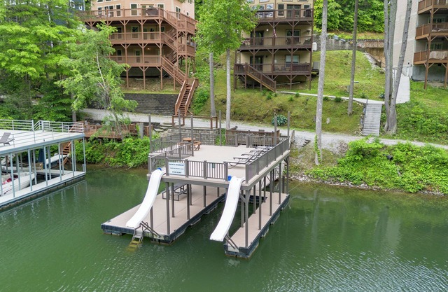 Family retreat, Lakefront, 2 story dock w/2 slides