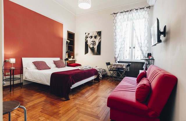 Family Room in centre of Naples