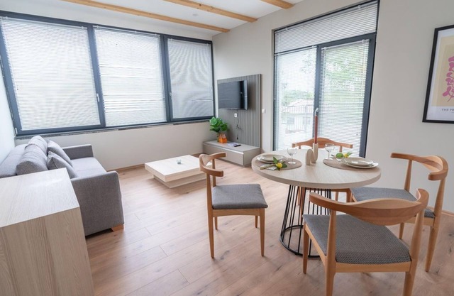 Family room with balcony - Colakation GmbH