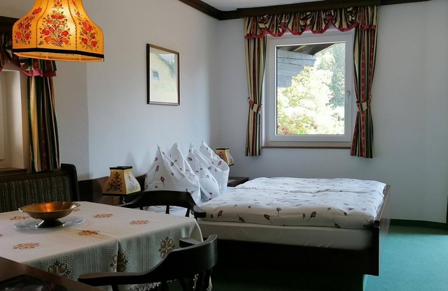 Family room with shower, WC - Apartment - Hotel garni Landhaus Bürtlmair ***