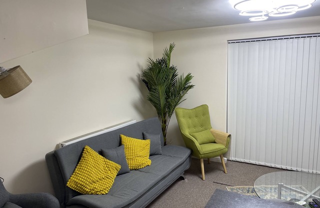 Family-sized rooms, 5 minutes walk to DW Stadium Wigan & Robin Hood Retail Park