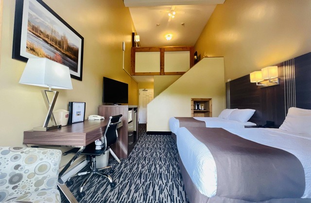 Family Suite - 2 Double Bed and 1 King Bed