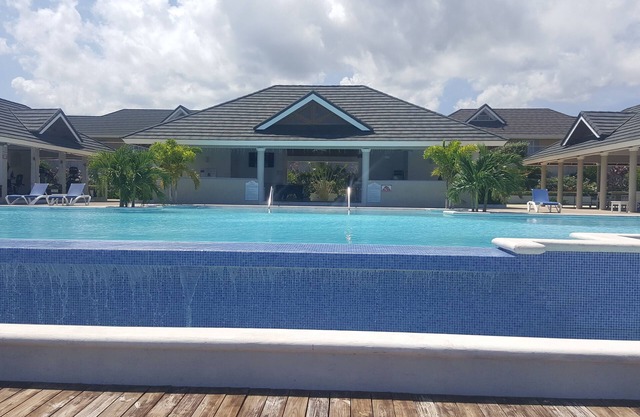 Family Vacation Home - Great location near major attractions