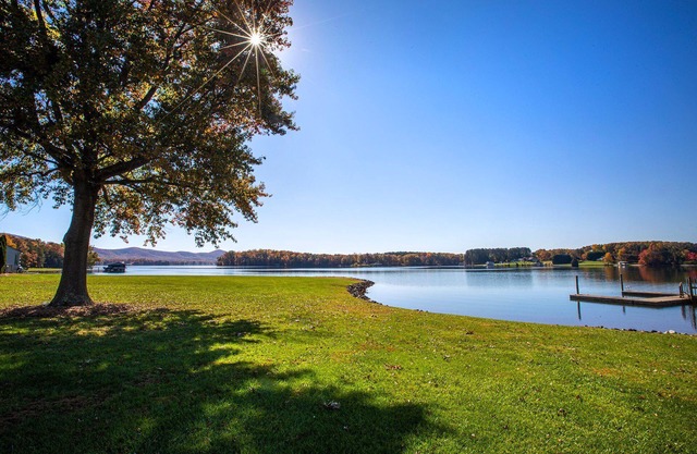 Family Vacation Station - No Wake Lakefront Retreat on Smith Mountain Lake