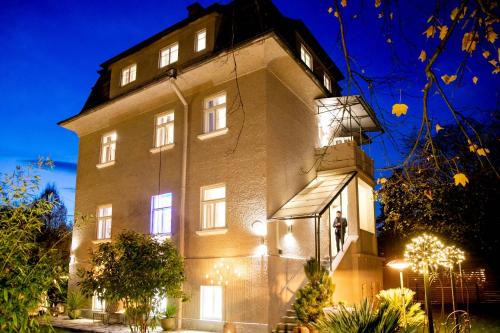 Family Wellhouse Green Garden Salzburg, up to 16 pax, BBQ, sunbeds, bikes