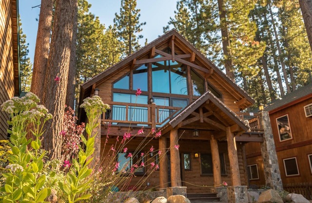Famous Cabin - Hot Tub, Walk to Lake, Pets