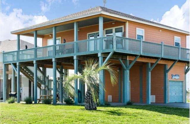 Fancy Nancy 2 Min Walk to Beach, Lyft, Pet-friendly