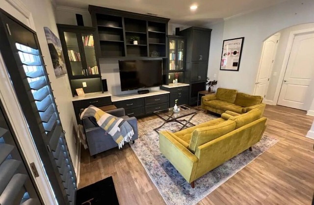 Fancy Private Basement near DTR