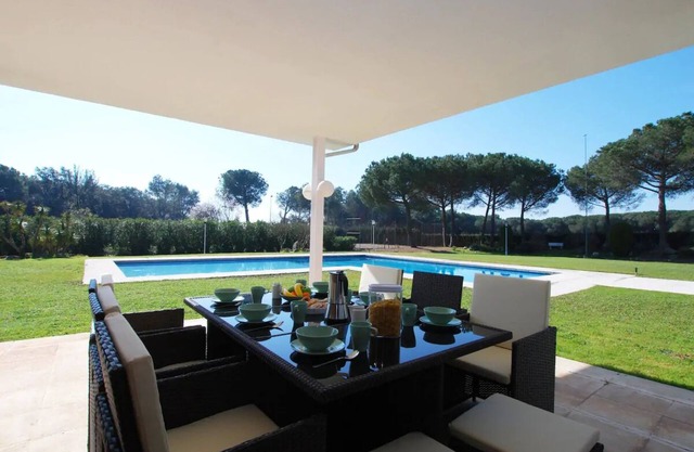 Fantástica casa con piscina, Padel y 10.000 m2 de jardín privado