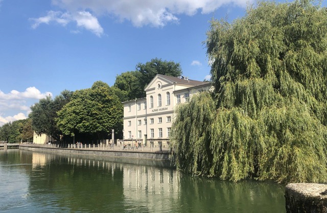 Fantastic apartment in an old building in a prime central location