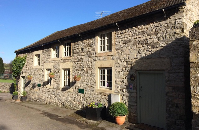 FANTASTIC OFFERS AVAILABLE! - A Luxury 3 bedrooms, 3 bathrooms