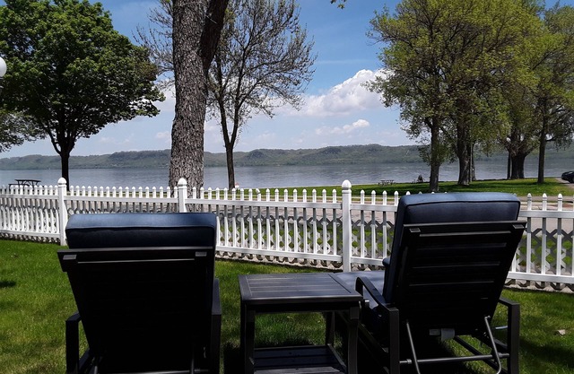 Fantastic Large Home Right On Beautiful Lake Pepin!