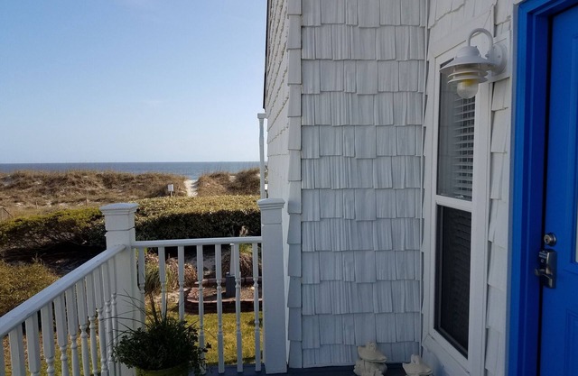 FANTASTIC OCEANFRONT ENCLAVE ON OAK ISLAND with DIRECT BEACH ACCESS