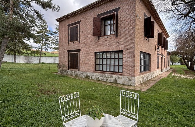 Fantastic Rural House: 300m2, 7 double rooms (up to 18 guests), Garden1100m2