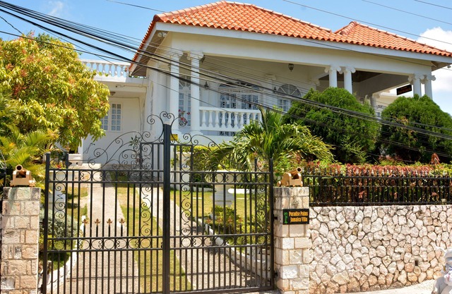 Fantastic self catering Villa near the Hip Strip & Beach in Montego Bay Jamaica