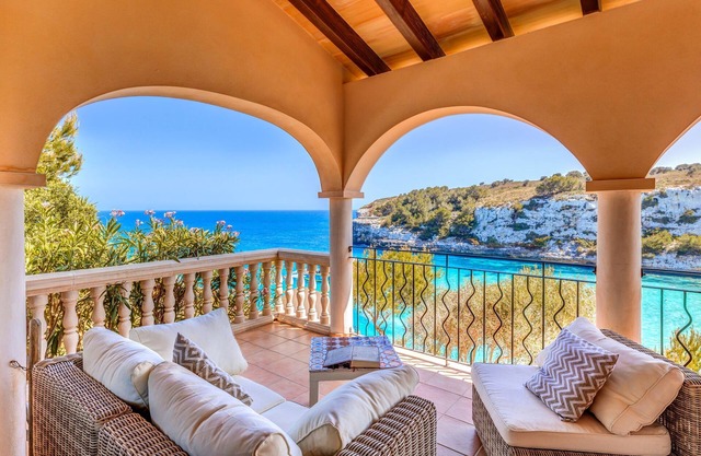 Fantastic Villa "Calima" with Sea View, Loggia, Air Conditioning and Wi-Fi