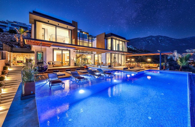 Fantastic Villa for 14, Gym, Sauna, Jacuzzi, Cinema, Games etc.