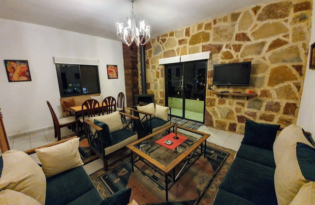 Faraya Chalet - Cozy mountain retreat with stunning views for a calm getaway.nn