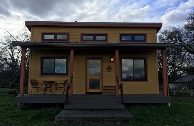 Farm bungalow with easy access to Albany and Corvallis
