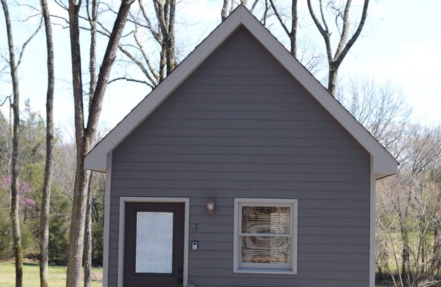 Farm Cabin 1 on 180 Acre Family Farm, Sleeps 4, Near Nashville, Weddings/Events