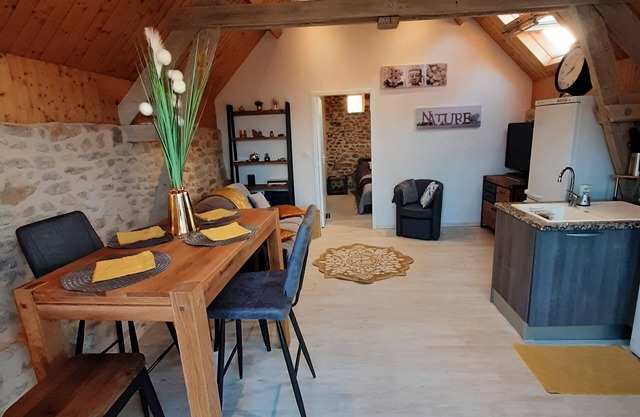 Farm cottage with swimming pool in the hills above Sarlat