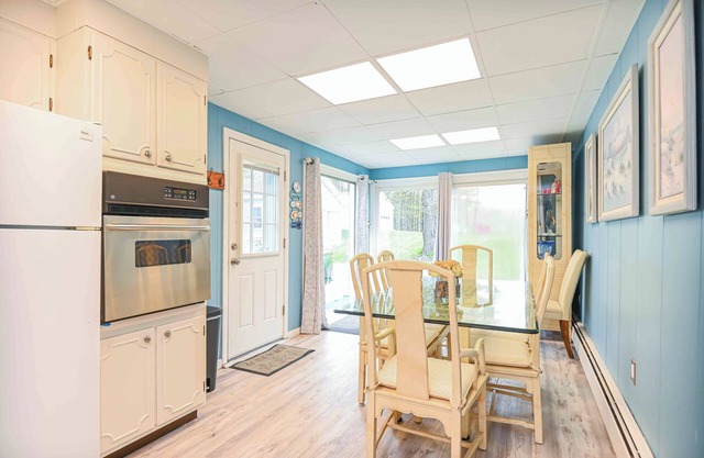 Farm Fun Beach Sun Kittery Maine Retreat Pet Friendly! GREAT yard!