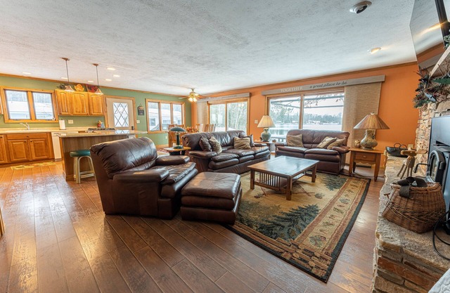 Farmer Lake Lodge: Fall Adventures Begin Here – Scenic Drives, Bonfires & More!