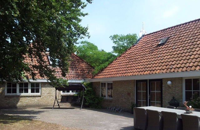 Farmhouse, 8-12 Pers, relaxation and rest, wheelchair friendly, free WiFi