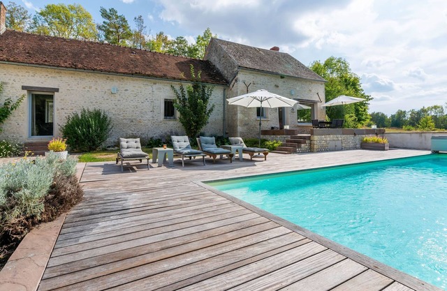 Farmhouse in Yèvre-le-Châtel with Heated Pool