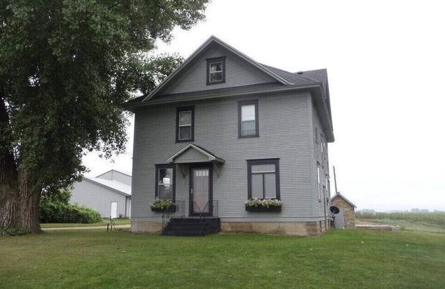 Farmhouse Inn - beautiful 1917 farmhouse set on 150 acres of farmland.