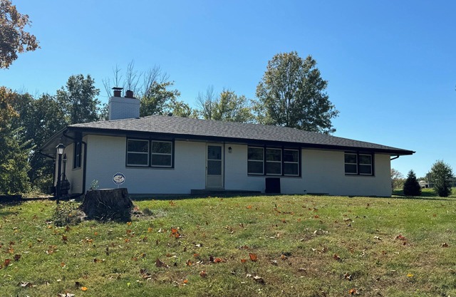 Farmhouse located close to I-70 and minutes from MU campus
