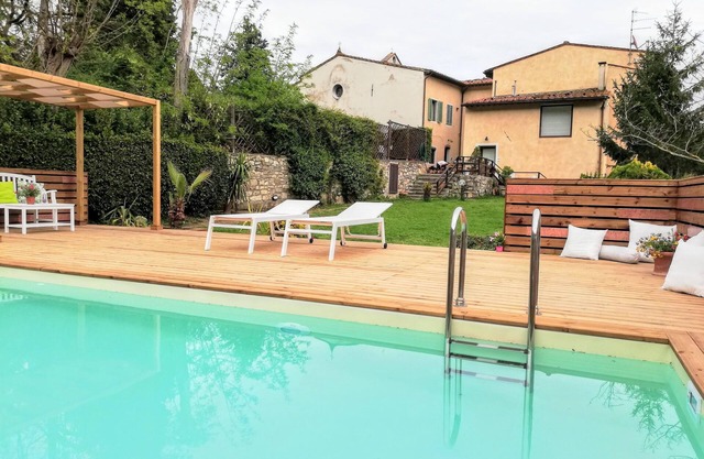 Farmhouse of the '700, among vineyards and olive groves